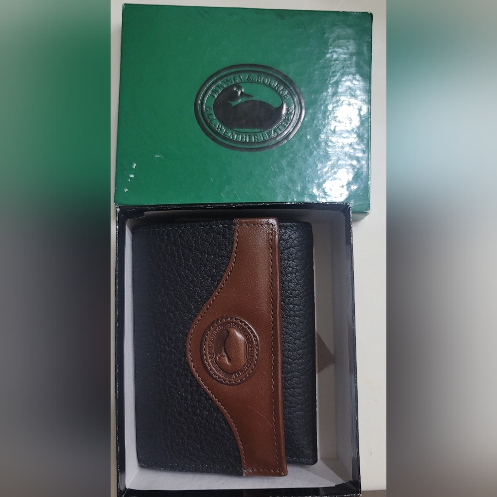 NWOT Dooney & Bourke wallet